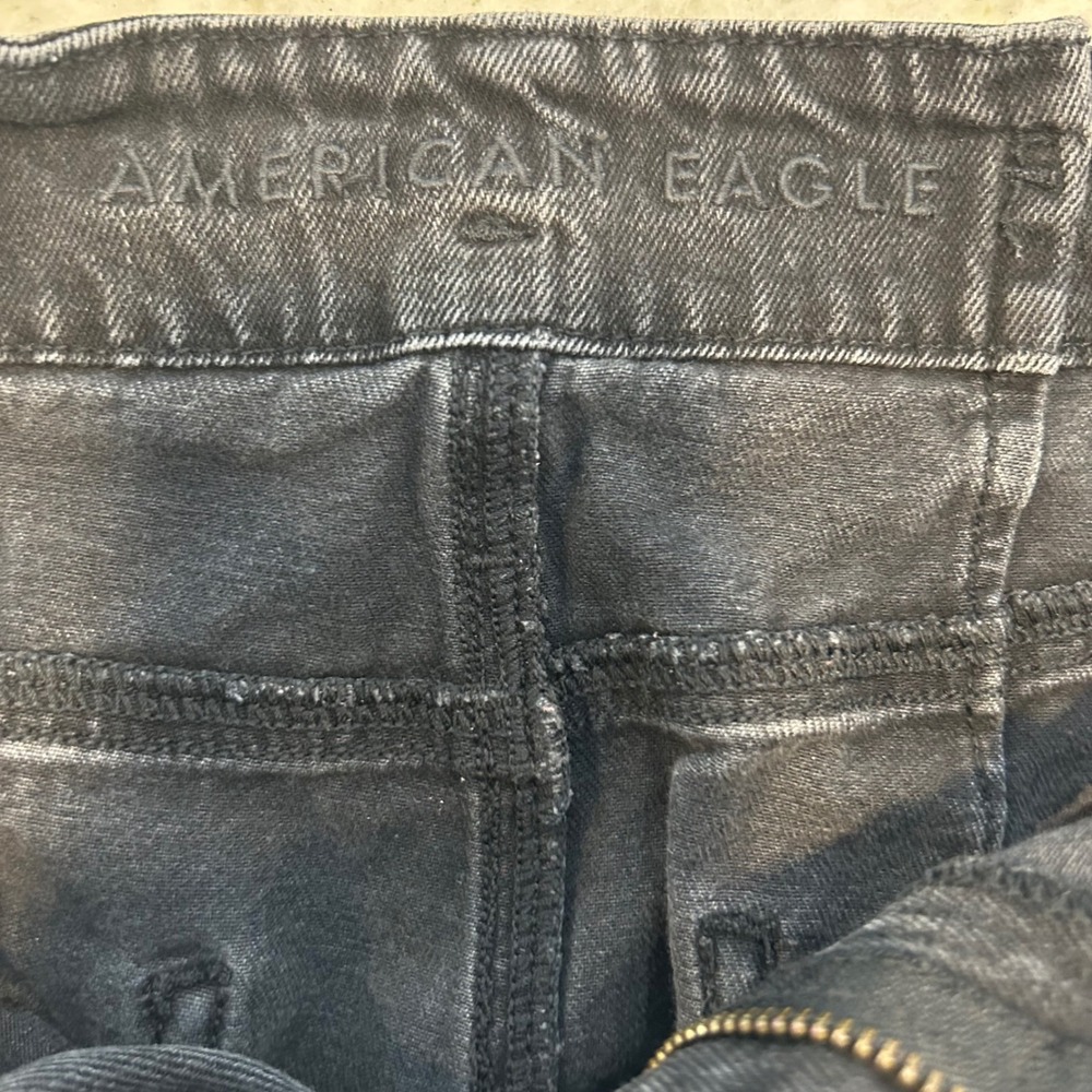American Eagle Mom Jeans Black Wash High Rise Straight Leg‎ Size 6 Grunge - Picture 3 of 13